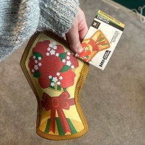 BARK. NWT SUPER CHEWER ROSES BOUQUET DOG TOY SIZE MEDIUM (20-50 lbs)